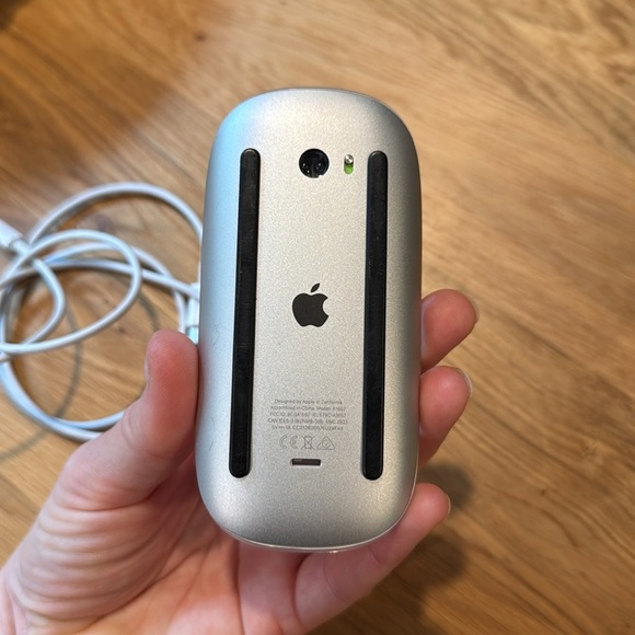 Apple White Magic Mouse with Lightning Cable - Picture 3 of 3